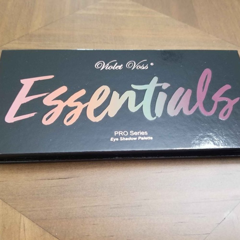 Essential Eyeshadow Palette